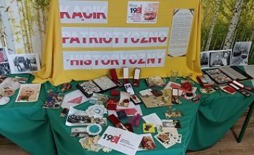 „Gdy gaśnie pamięć ludzka, dalej mówią kamienie 